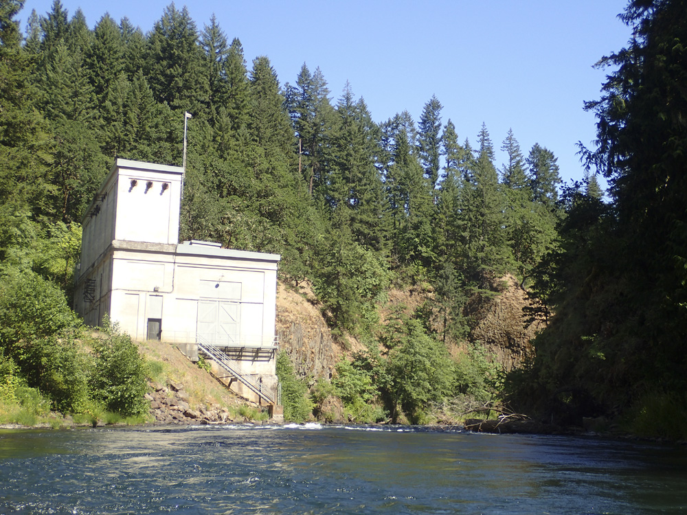 Powerhouse (II). The powerhouse is on the left, downstream is one last